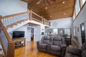 Ozark Escape Cabin: Peaceful Mountain Views - Image 4