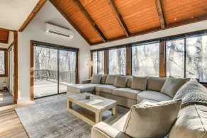 Walk to Ski Slopes: Wintergreen Resort Treehouse - Image 4