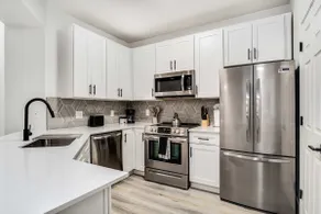 Boulevard Stays 2BR by Stadium Pool Parking Gym 10 - Image 5