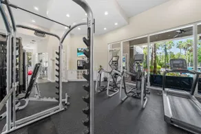 Modern 2BR2BA Pool Gym Near Airport #8 - Image 4