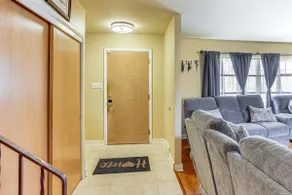 3 Mi to Berkshire Mall: Suburban Stay w/ Yard! - Image 5