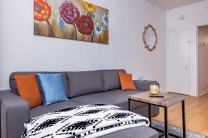 Modern Pet-Friendly Apartment near Rideau Centre - Image 3