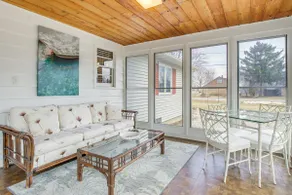 1/2 Mi to Boat Launch: Family Getaway in Menasha! - Image 2