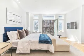 Spacious Studio with Charming Juliet Balcony - Image 2