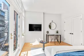 Spacious Studio with Charming Juliet Balcony - Image 5