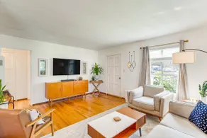 2 Mi to Griffith Park: Chic Home w/ Private Patio - Image 4
