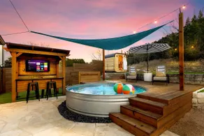 Cowboy Ridge: Heated Pool - Fire Pits - Sleeps 12 - Image 2