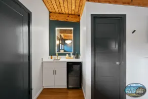 The Eastpoint Suite 2| Walk to the Lake & Town - Image 3