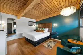 The Eastpoint Suite 2| Walk to the Lake & Town - Image 4