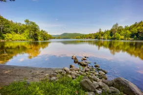 Swim, Ski & Sip: Lakefront Retreat in Plymouth - Image 2