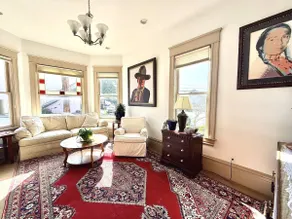 Spacious Downtown Spot-Sleeps 8! - Image 3