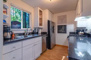 Float Home -Cozy 3 BR & Dog Friendly - Image 4