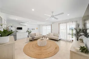 Absolute Beachfront Paradise in Buddina - Image 4
