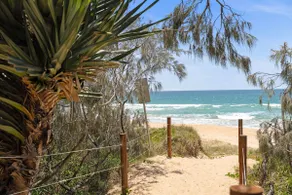 Absolute Beachfront Paradise in Buddina - Image 3