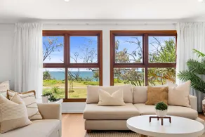 Absolute Beachfront Paradise in Buddina - Image 5