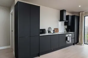 Spacious 1BED Birmingham Apartment w Roof Terrace - Image 3
