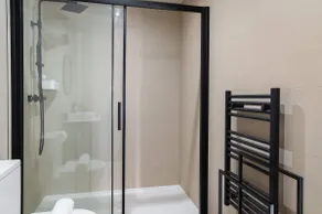 Spacious 1BED Birmingham Apartment w Roof Terrace - Image 5