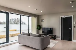Spacious 1BED Birmingham Apartment w Roof Terrace - Image 4