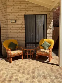 17 Rare Cool Urban-Style Nedlands 4BR-Parkng&Pool - Image 2