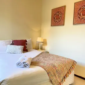 17 Rare Cool Urban-Style Nedlands 4BR-Parkng&Pool - Image 2