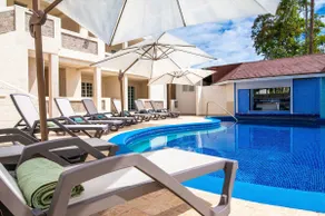 Beachside Comfort with Pool, Spa & Dining - Image 5