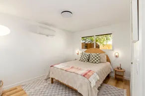 The Chic Retreat - Nestled in Cedar Mill - Image 4