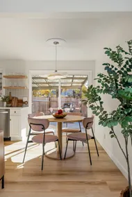 The Chic Retreat - Nestled in Cedar Mill - Image 5