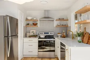 The Chic Retreat - Nestled in Cedar Mill - Image 2