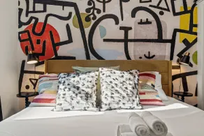 Fishtown- Projector- King Bed- EZ Drive to FIFA - Image 3