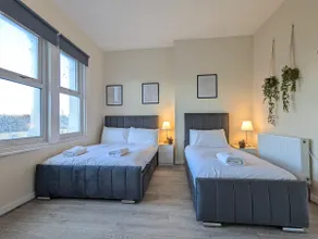 Modern Apartment Near Manchester City Centre - Image 5