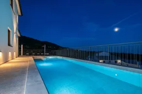 Luxurious private villa with pool near the sea - Image 2