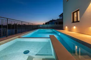 Luxurious private villa with pool near the sea - Image 3