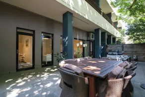 Alfresco Modern Camperdown Apartment w/ Parking - Image 5