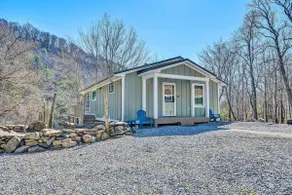 Peaceful 3BR Escape With National Forest Access - Image 5