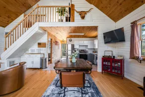 6-acre cottage near Warden Lake with hot tub - Image 4