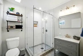 Murray Hill Gem w/ Kitchen, AC & Self Check-In - Image 5