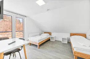 3 Bedrooms | Single Beds | Parking | Kitchen - Image 4