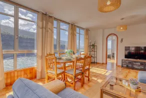 Oceanview Retreat 100m to Beach with Sunset Terrace and Ensuite - Image 2