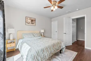Bright Fort Worth 1BR with parking - Image 3