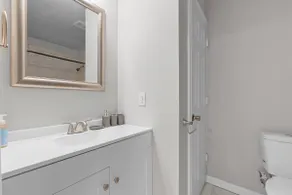 Bright Fort Worth 1BR with parking - Image 5