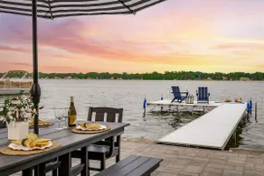 Bass Lake Luxury Stay • Private Dock & Bikes - Image 4