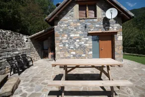 Country house in the mountains with garden and barbecue - Image 4