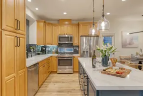 Sunset Serenity by Avantstay Rooftop w/ Hot Tub & Fire Pit, 3 Blocks to Beach! - Image 5