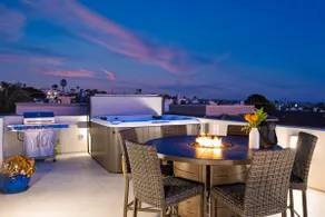 Sunset Serenity by Avantstay Rooftop w/ Hot Tub & Fire Pit, 3 Blocks to Beach! - Image 3