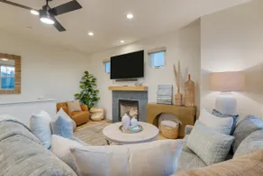 Sunset Serenity by Avantstay Rooftop w/ Hot Tub & Fire Pit, 3 Blocks to Beach! - Image 4