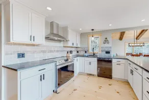 Views, Trails, and Comfort in Mad River Valley - Image 3