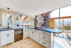 Views, Trails, and Comfort in Mad River Valley - Image 4