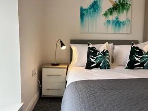 Modern 1-BR Apt 30 w/ Parking & AC, Town Centre - Image 2