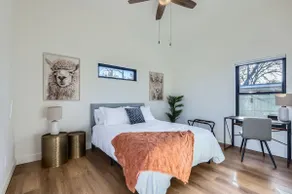 Historic Remodeled Bungalow-Walk to Everything GT - Image 2