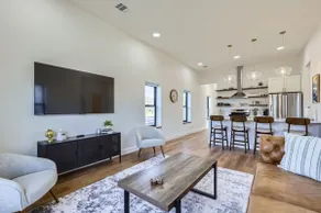 Historic Remodeled Bungalow-Walk to Everything GT - Image 3
